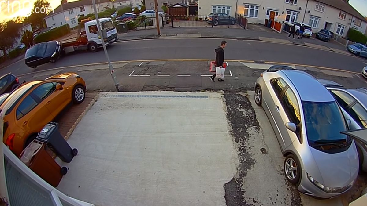 Вкрай невдалий обгін евакуатора потрапив на епічне відео