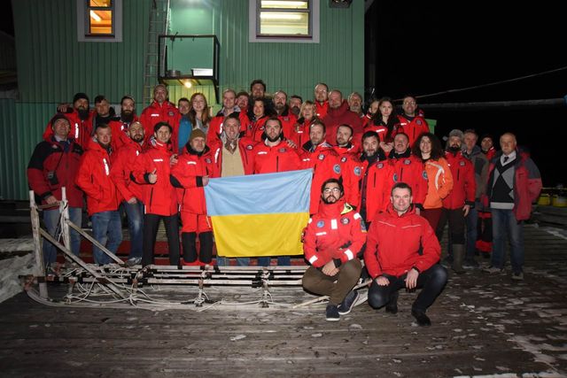 Українським полярникам вперше за 20 років підняли зарплату: скільки заробляють науковці - фото 430937