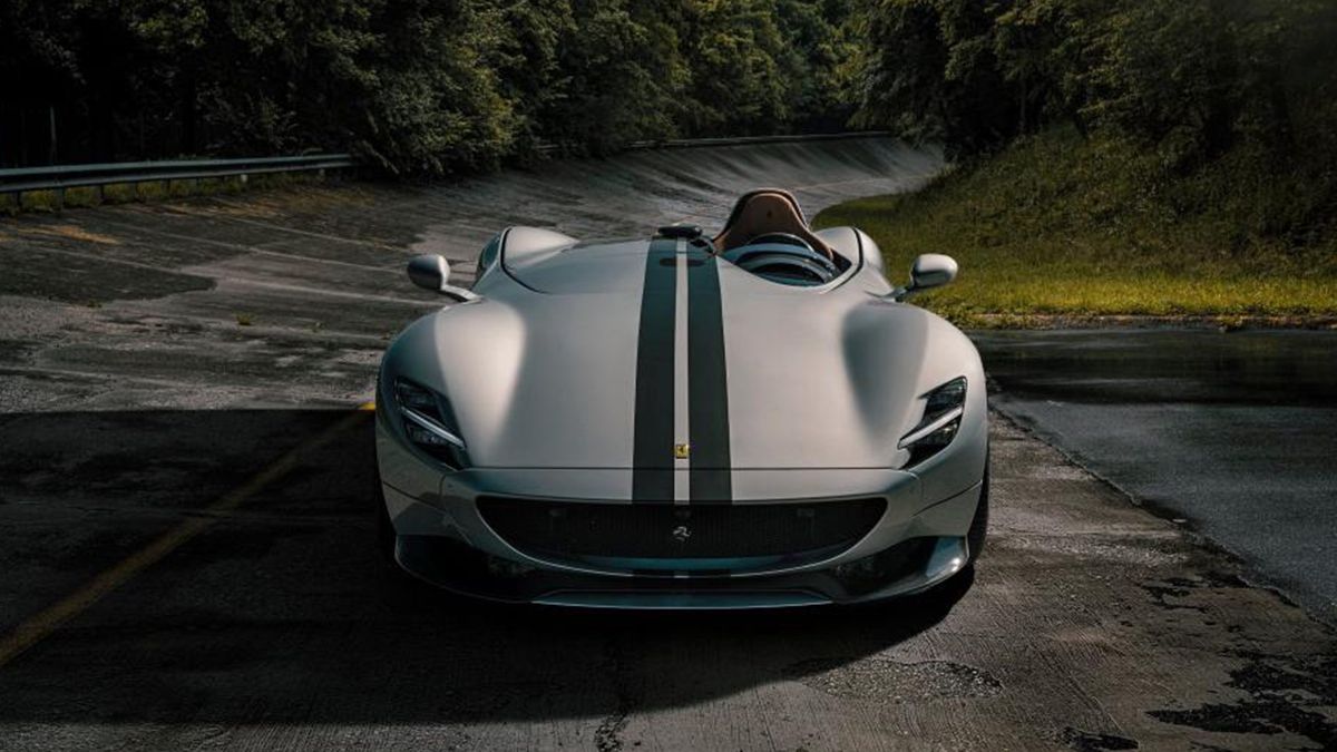 Вихлопну систему Ferrari Monza покрили золотом 999 проби: фото