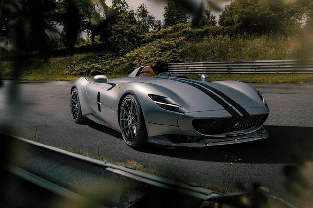 Вихлопну систему Ferrari Monza покрили золотом 999 проби: фото - фото 430946