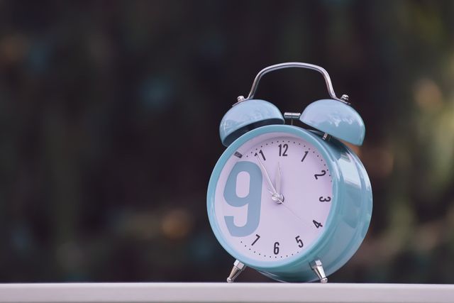 Коли переводять годинник на зимовий час 2024 в Україні – дата переходу - фото 431038