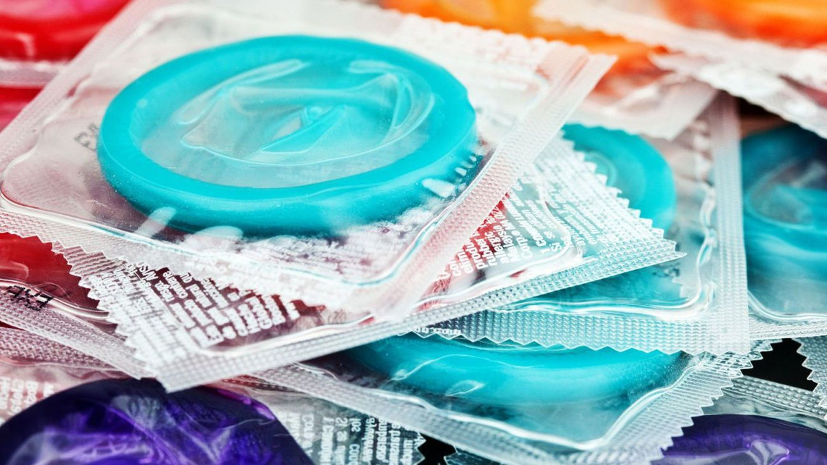 У Великобританії після скасування карантину зросли продажі презервативів - фото 1