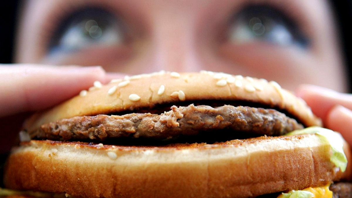 Канадійка з похмілля замовила гамбургер без нічого – навіть без булочок: ось що привезли - фото 1