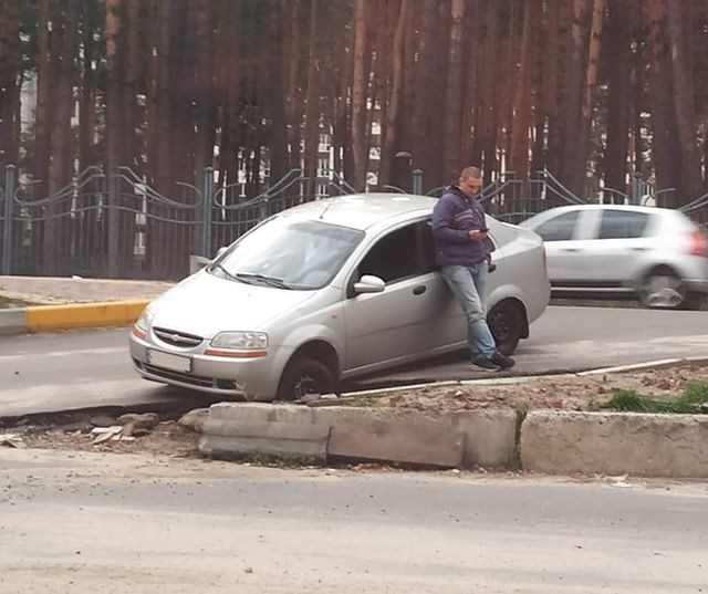 Де в Україні регулярно відбуваються найкурйозніші ДТП: епічна фотодобірка - фото 431575