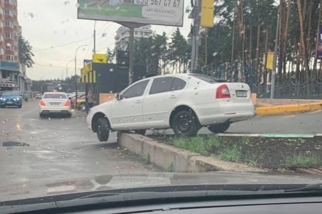 Де в Україні регулярно відбуваються найкурйозніші ДТП: епічна фотодобірка - фото 431580