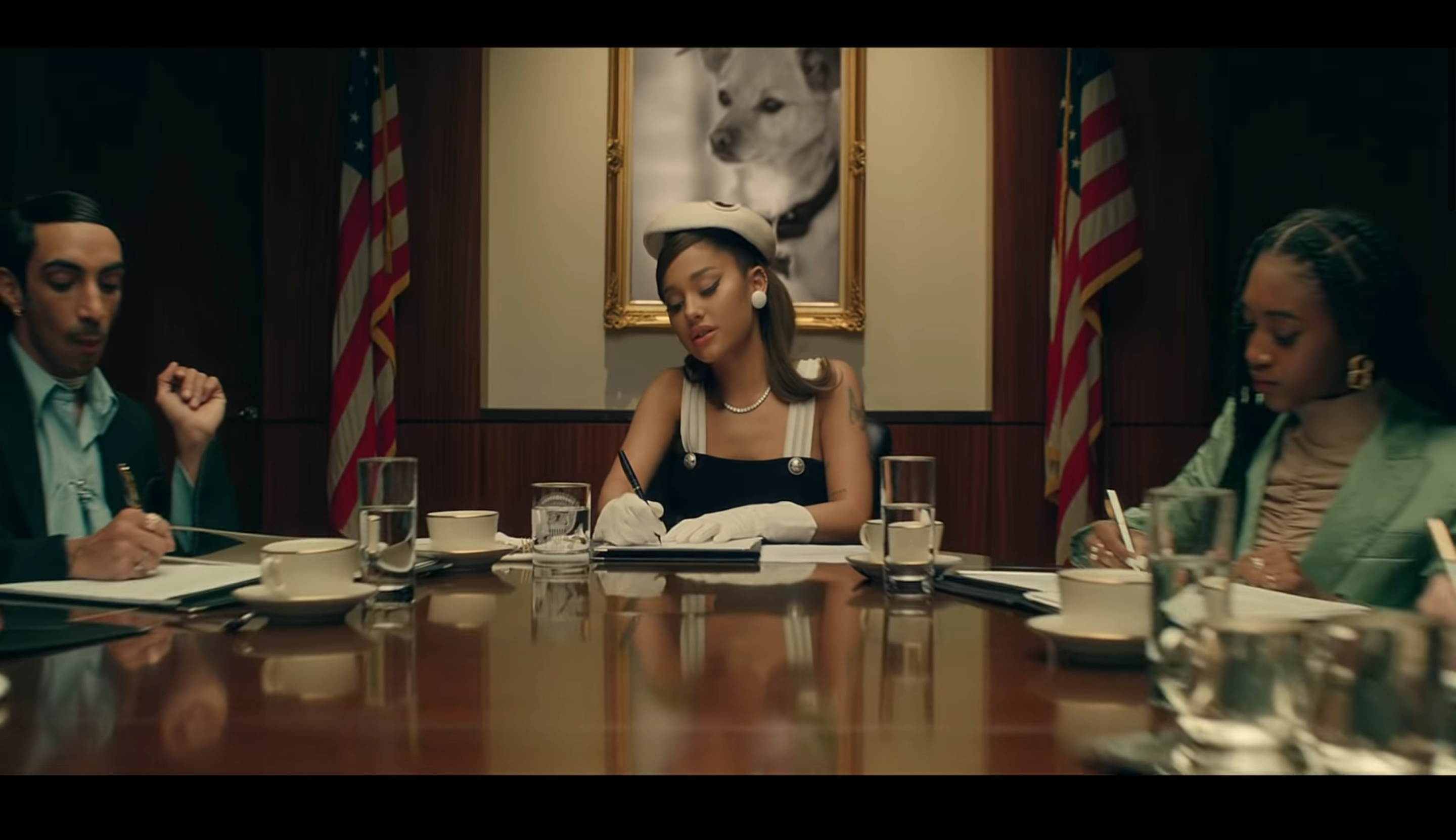 Positions: Аріана Гранде стала президенткою у новому кліпі