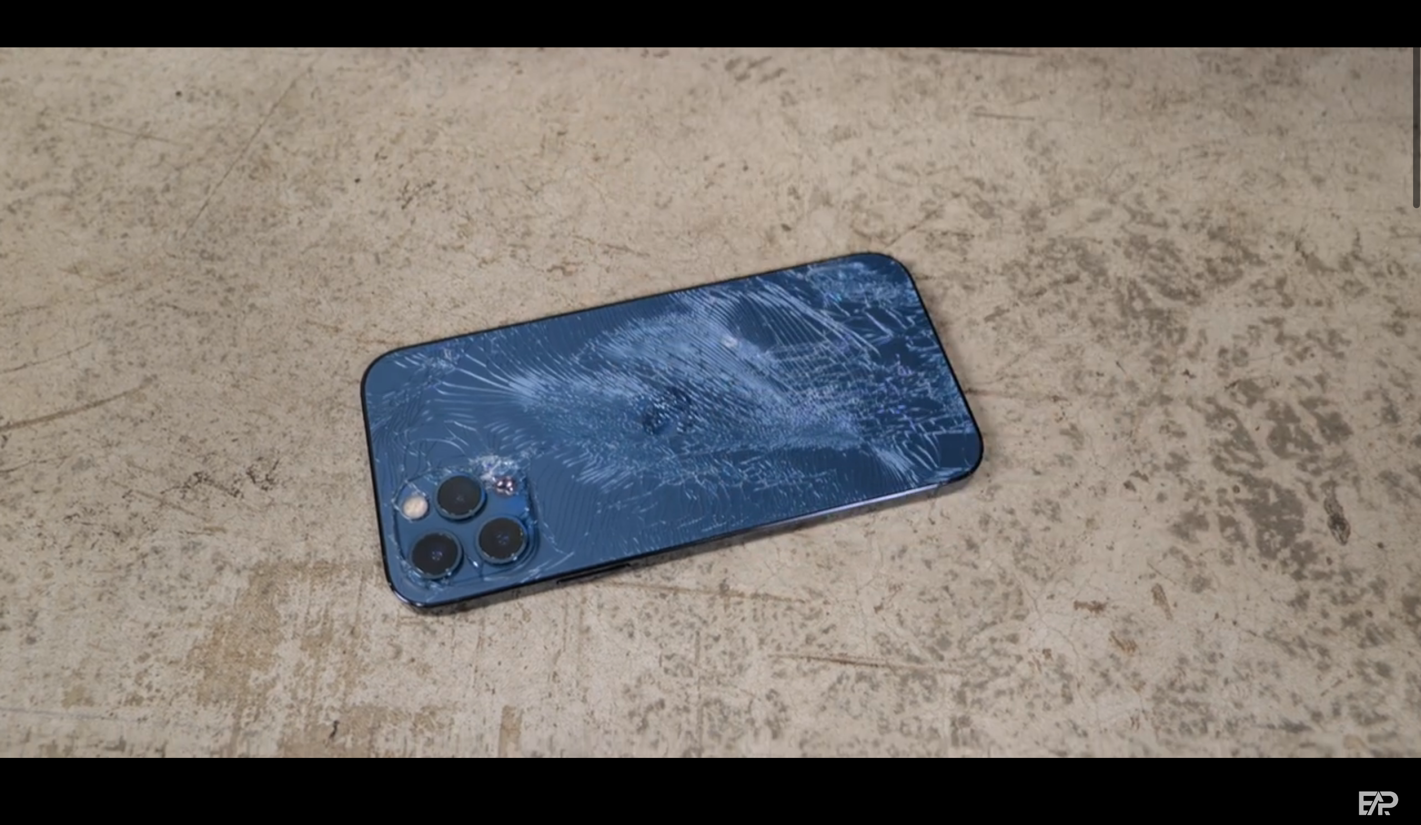 Керамічне скло iPhone 12 випробували на міцність: чохол потрібний?