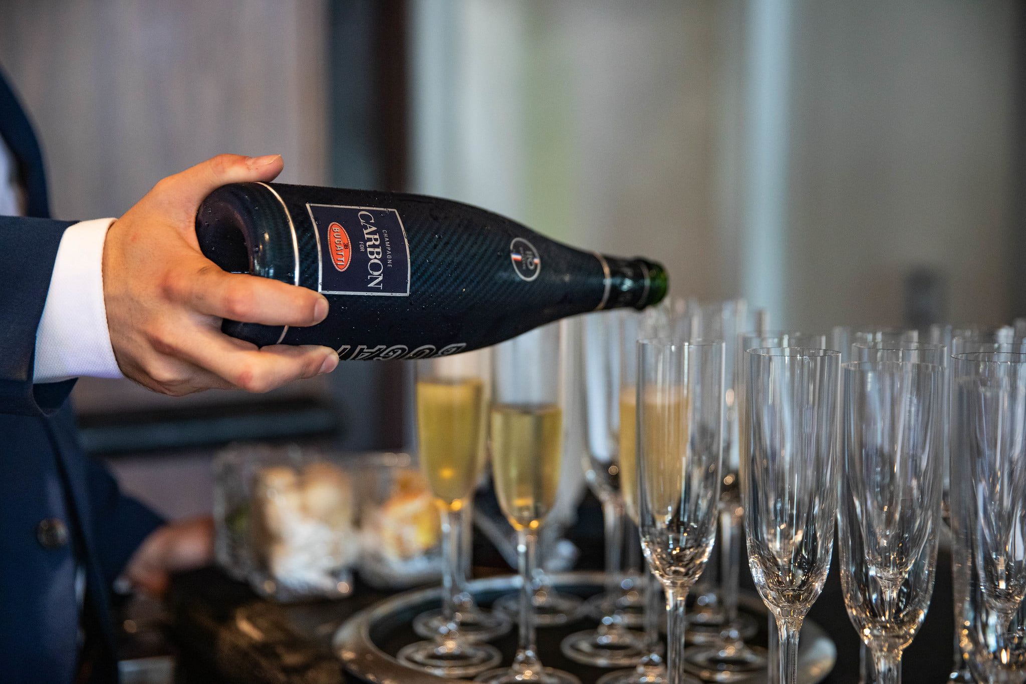 Шампанське присвячене рекорду швидкості Bugatti - фото 1