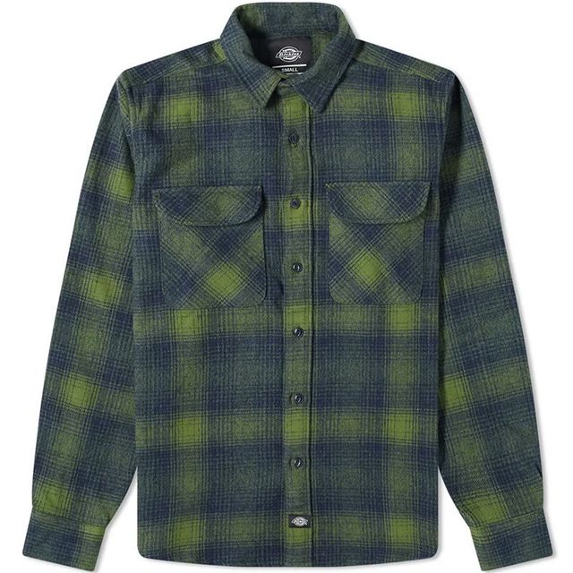 Чоловіча фланелева сорочка: 20 комфортних моделей для дому, роботи та подорожей - фото 431782