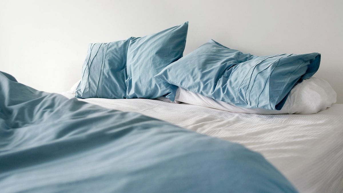 Майже кожен третій житель Великобританії зізнався, що міняє постіль лише раз в рік