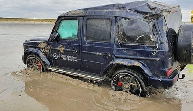 Гелендваген перекинуся кілька разів під час невдалої їзди на пляжі: відео - фото 431958