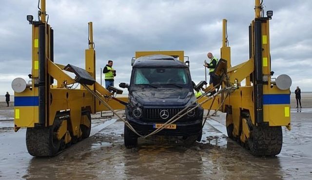 Гелендваген перекинуся кілька разів під час невдалої їзди на пляжі: відео - фото 431959