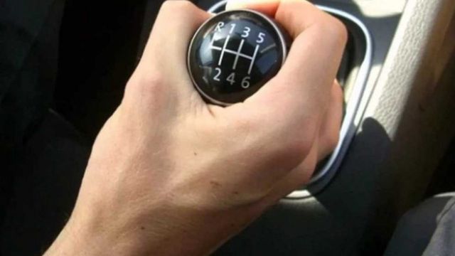 Їзда на нейтралці: розвінчані популярні міфи серед водіїв - фото 432088