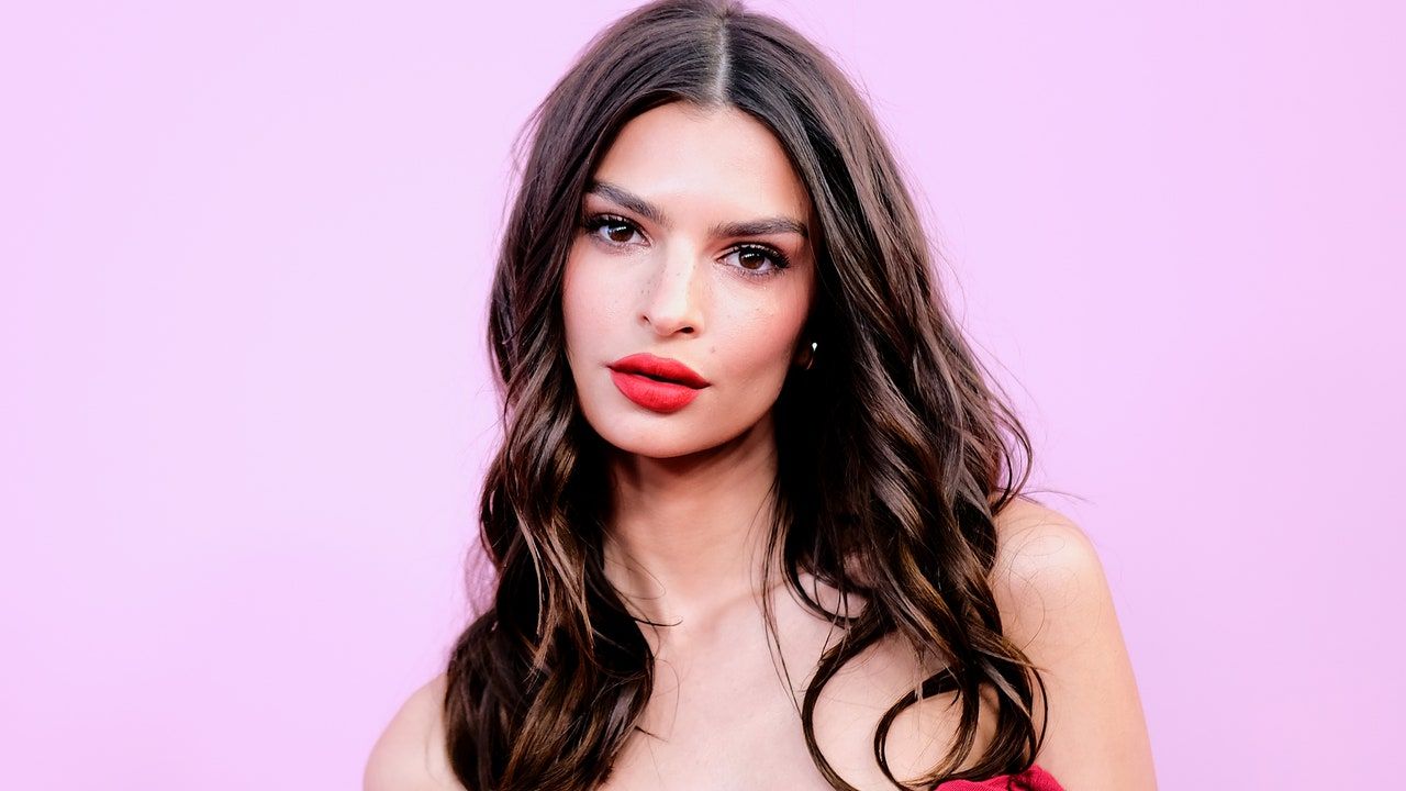 Емілі Ратажковскі оригінально оголосила про вагітність