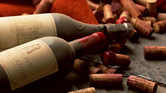 Пара замовила у ресторані найдешевше вино, але їм помилково подали напій за 2000 доларів - фото 432188