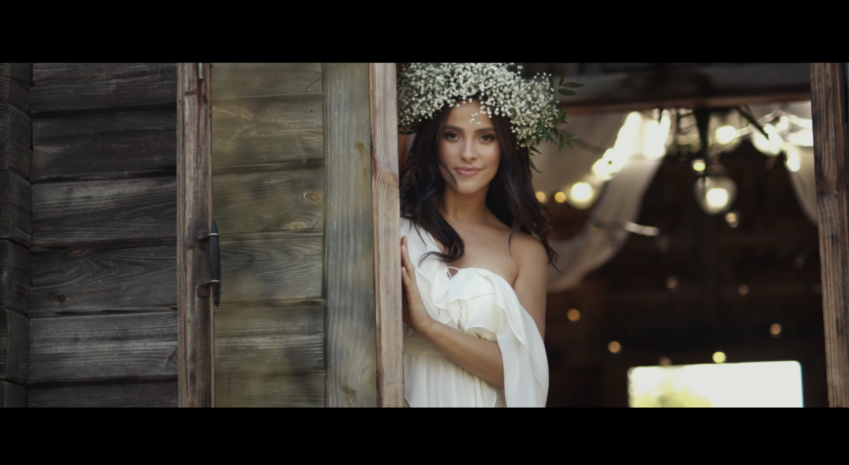 Зачаруй: гурт Шосте Чуття випустив романтичний кліп з українською телеведучою