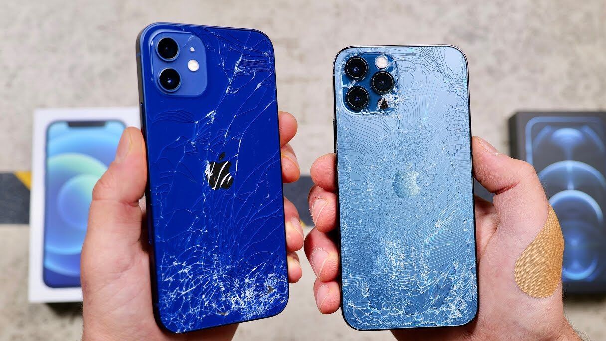 Що буде з новенькими iPhone 12 і 12 Pro, якщо вони впадуть з двох метрів: відео