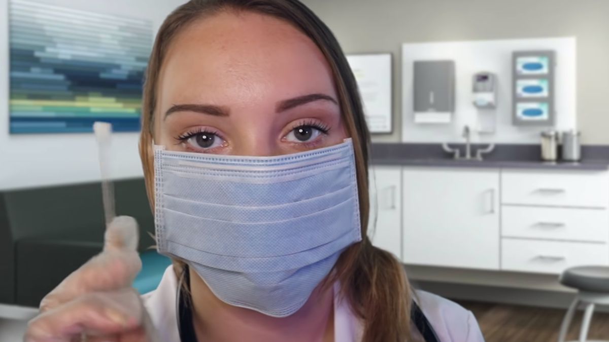 На YouTube з'явився новий тренд: дивіться відео, на якому вам "роблять" тест на Covid-19