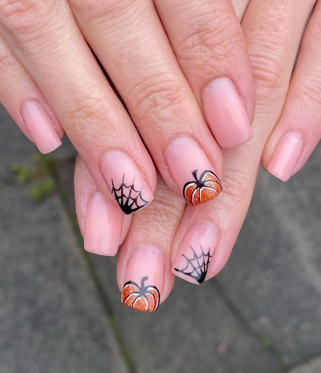 Манікюр на Хеловін 2020: модні тренди дизайну нігтів у фото - фото 432533