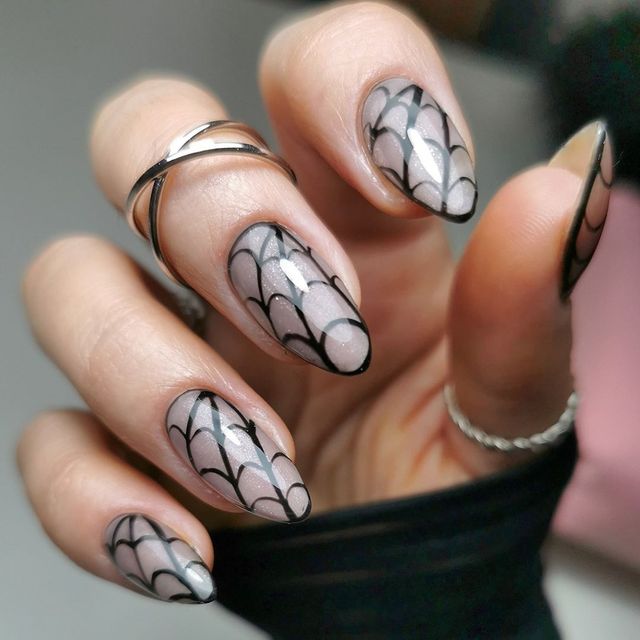 Манікюр на Хеловін 2020: модні тренди дизайну нігтів у фото - фото 432534