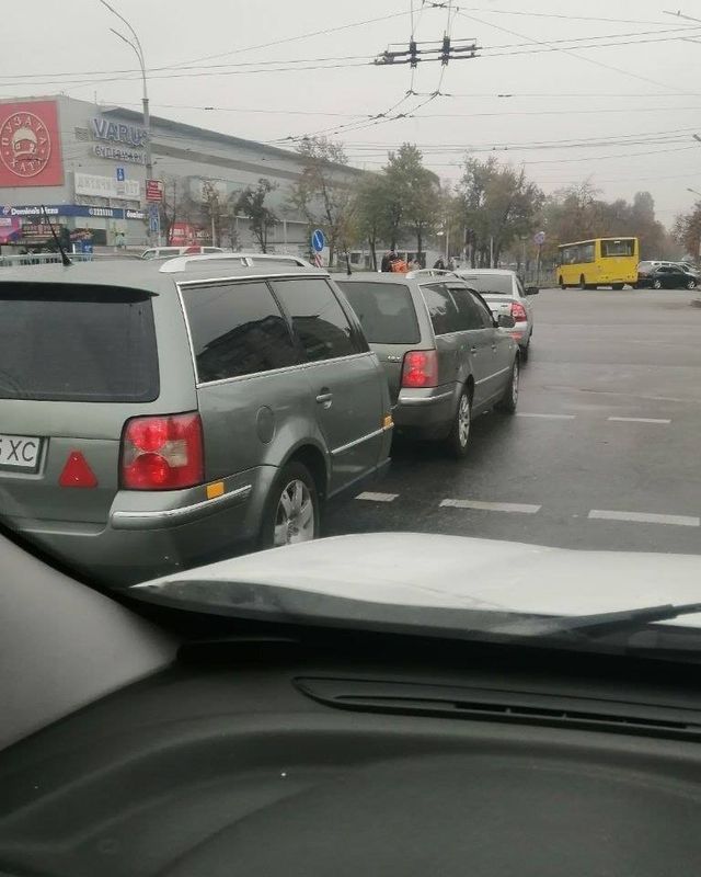 В Україні помітили Volkswagen з дуже незвичайним причепом: фотофакт - фото 432766