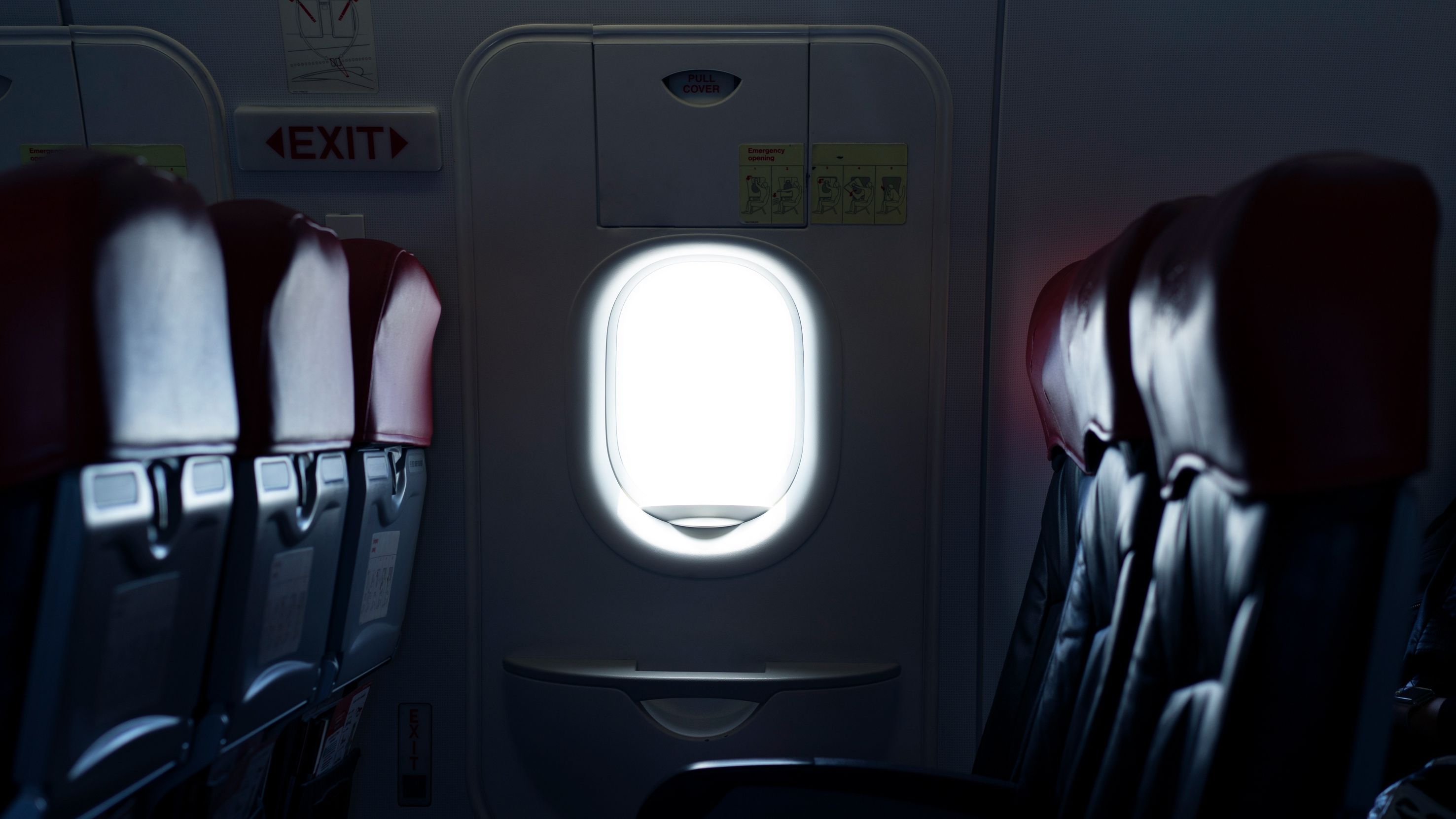 Зупиніться, будь ласка: пасажир вирішив вийти з літака над Тихим океаном