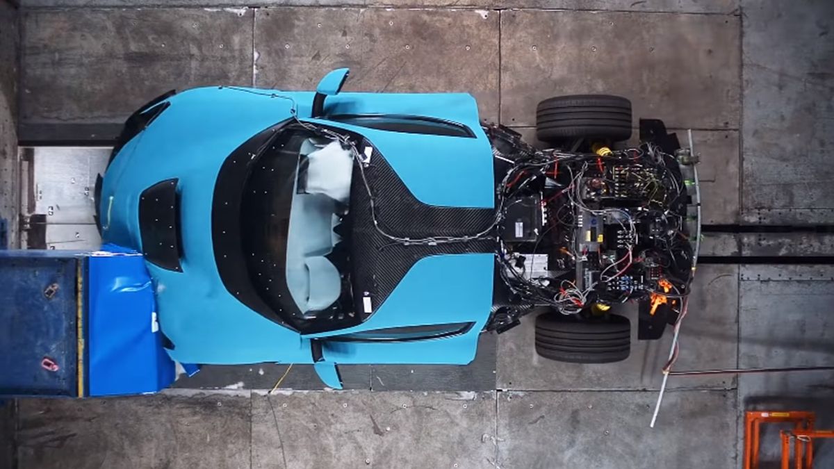 У краш-тесті розбили два суперкари по 2 мільйони доларів: відео