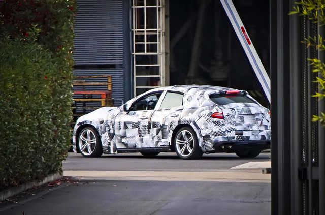 Перший кросовер Ferrari потрапив в об'єктиви фотошпигунів - фото 432949