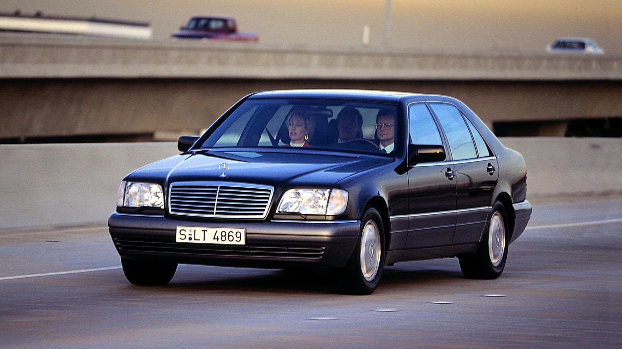 Експерти назвали легендарний автомобіль 90-х, на який різко зросте попит у наступному році