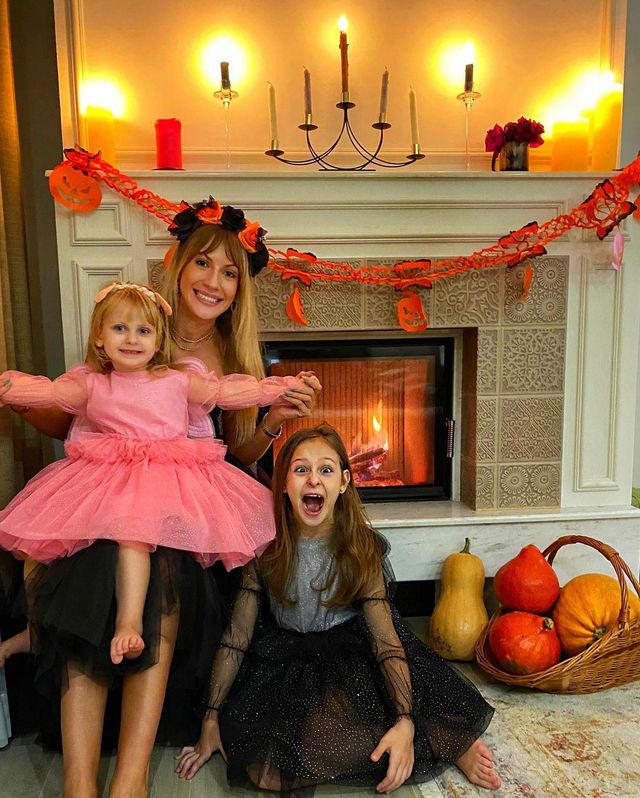 Леся Нікітюк спокусила мережу апетитними формами в образі сексуальної відьмочки на Хеловін - фото 433123