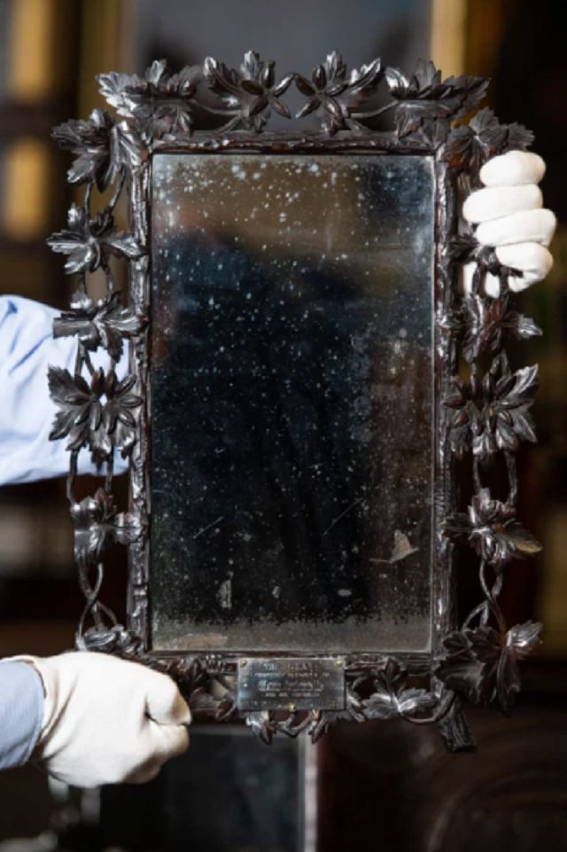 Дзеркало зі звичайної вбиральні оцінили у 367 тисяч гривень: фото - фото 433182