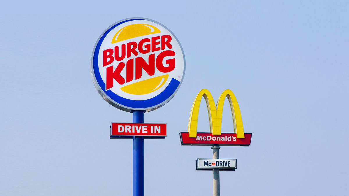 Несподіваний хід: мережа фастфуду Burger King попросила замовляти їжу у McDonald's - фото 1