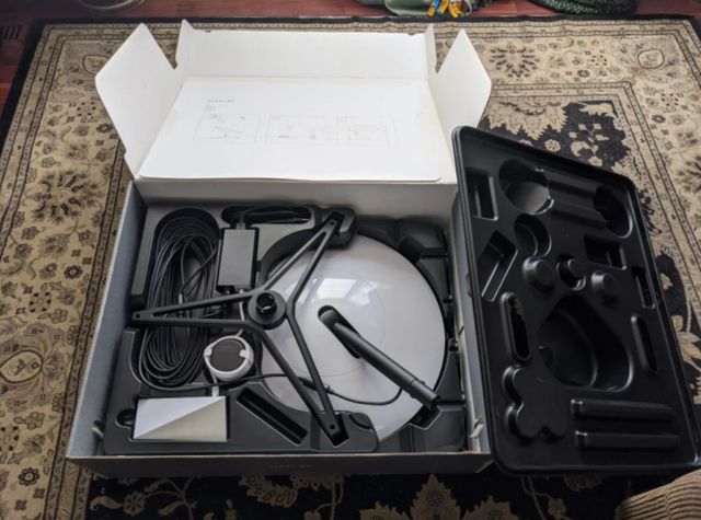 У мережі показали, як виглядає антена для прийому сигналу супутникового інтернету Starlink - фото 433301