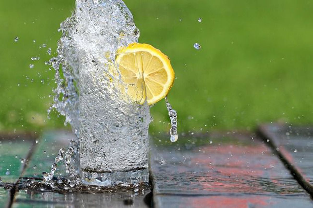 Як змінить організм звичка пити натщесерце воду з лимоном