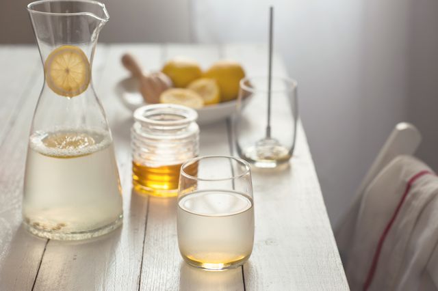 Як змінить організм звичка пити натщесерце воду з лимоном - фото 433321