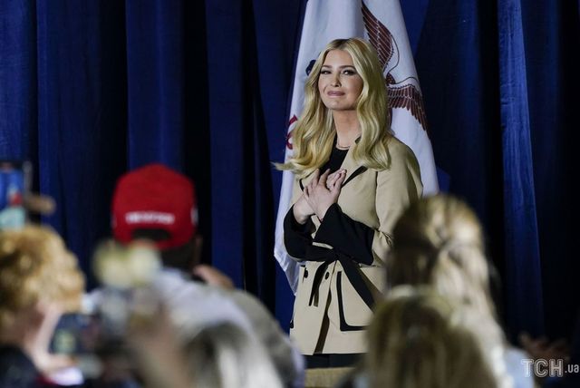 Іванка Трамп показала, який верхній одяг зараз у моді - фото 433351