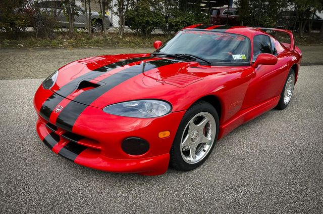 У США з молотка пустять рідкісний Dodge Viper від ательє Hennessey - фото 433366
