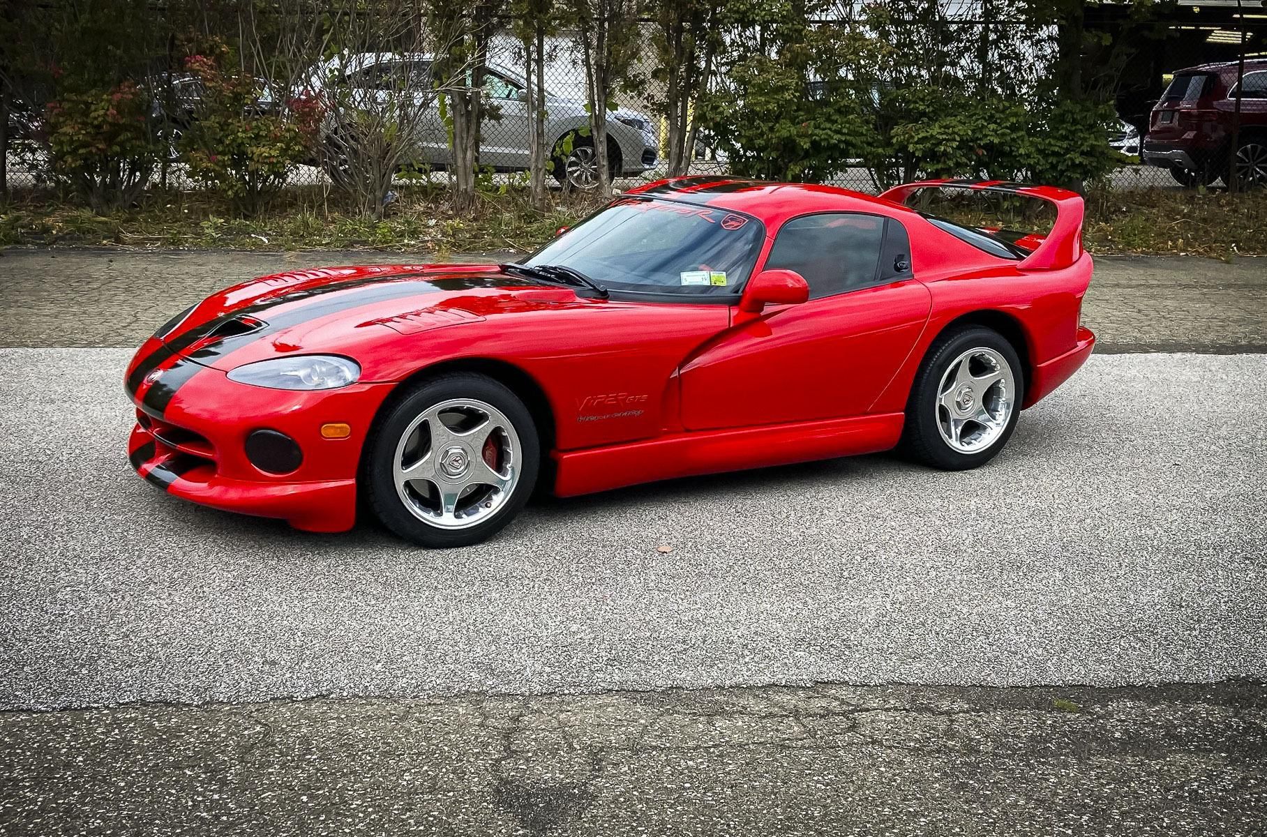 У США з молотка пустять рідкісний Dodge Viper від ательє Hennessey