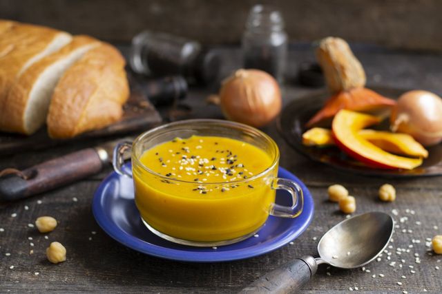 Найкраща страва осені: вершковий крем-суп з гарбуза - фото 433379