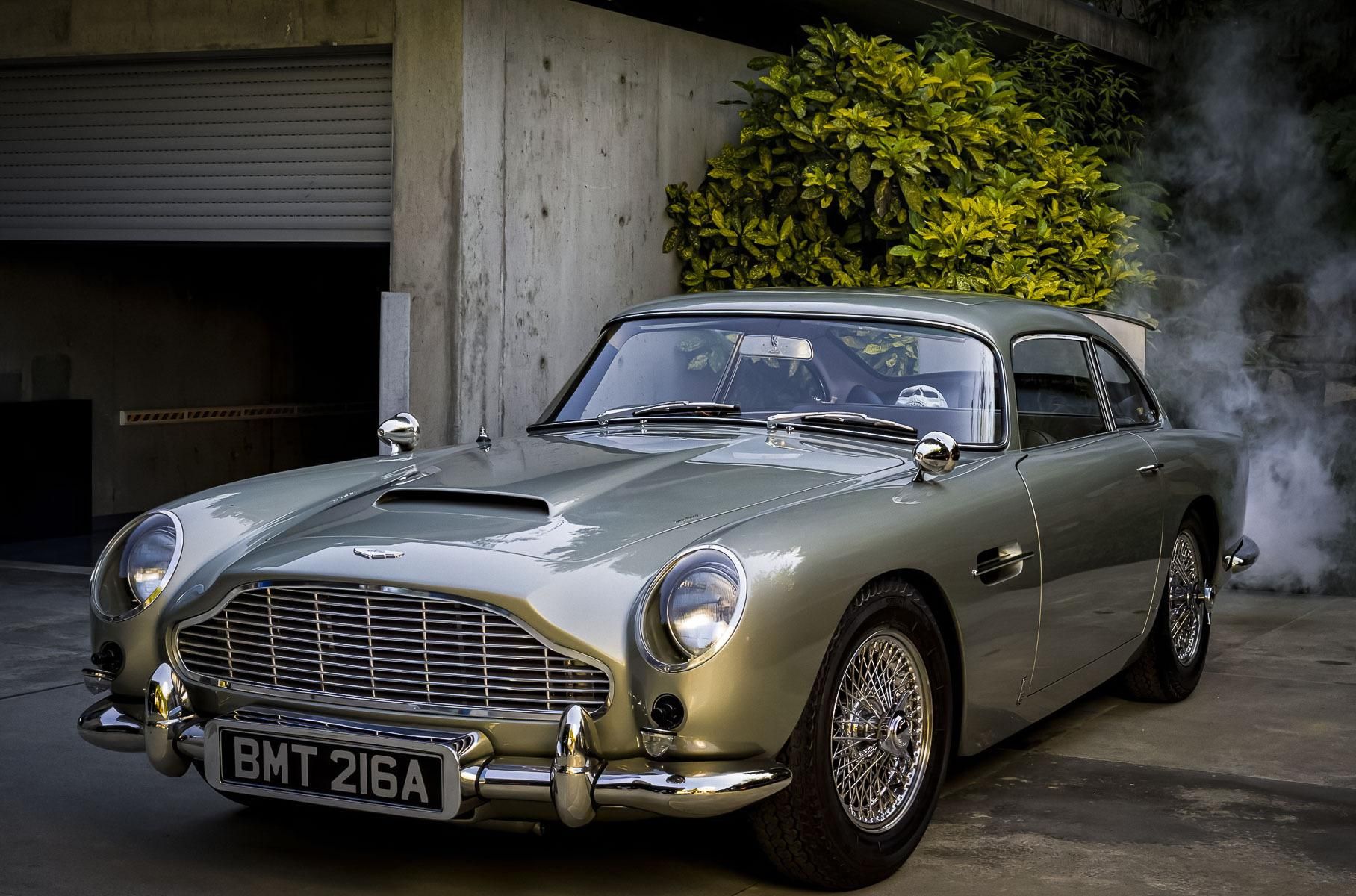 Дивитися можна, а їздити – ні: копію Aston Martin Бонда продали за 200 тисяч доларів