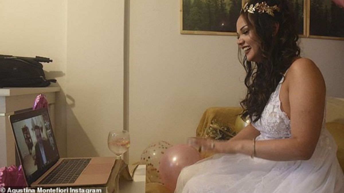 У світі відсвяткували перше в історії онлайн-весілля: фото