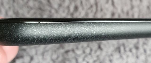 Щілина між екраном і корпусом – це нормально: Google прокоментувала ситуацію з Pixel 5 - фото 433557