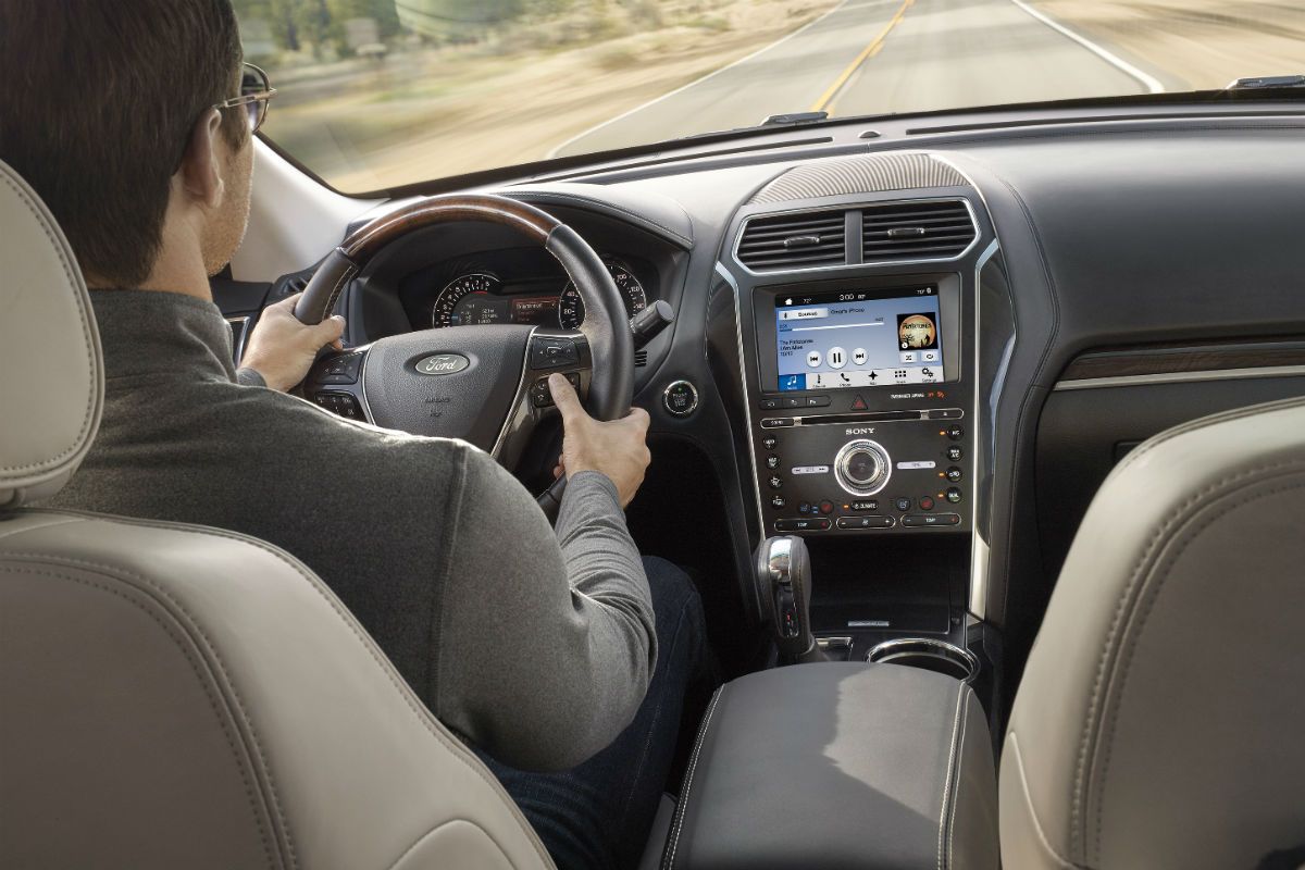 Ford відкликає понад 400 тисяч позашляховиків Explorer - фото 1