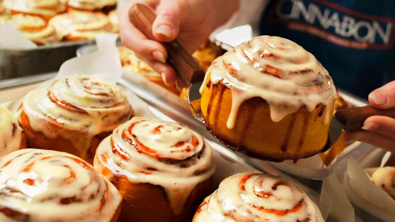Печуть усі: як приготувати популярні булочки сіннабон