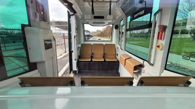 У Канаді почали курсувати безпілотні міські автобуси - фото 433669