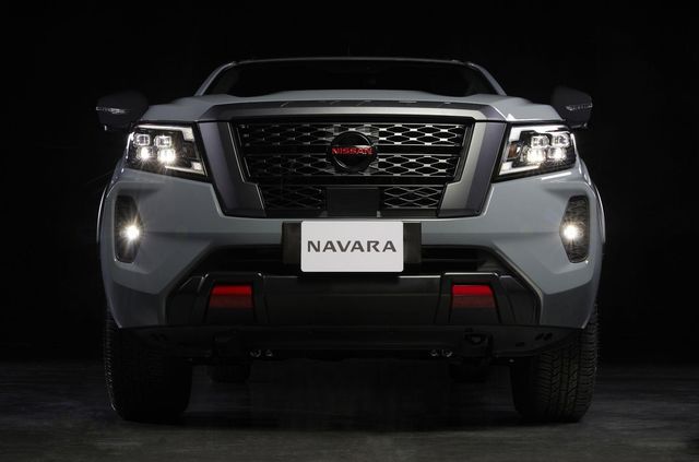 Представлено пікап Nissan Navara: оновлений дизайн і ще потужніший двигун - фото 433684