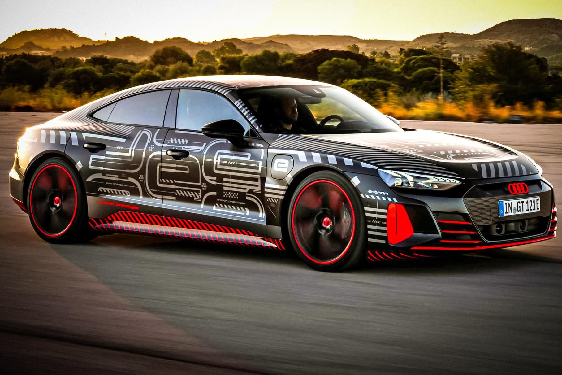 Audi показала, як виглядатиме потужний RS E-Tron GT: круті фото електрокара