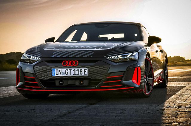 Audi показала, як виглядатиме потужний RS E-Tron GT: круті фото електрокара - фото 433780