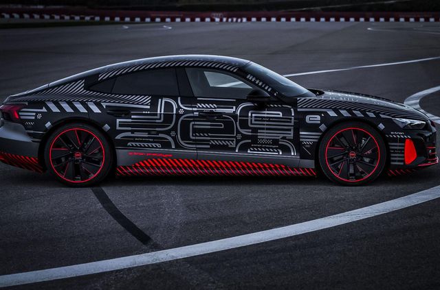 Audi показала, як виглядатиме потужний RS E-Tron GT: круті фото електрокара - фото 433793