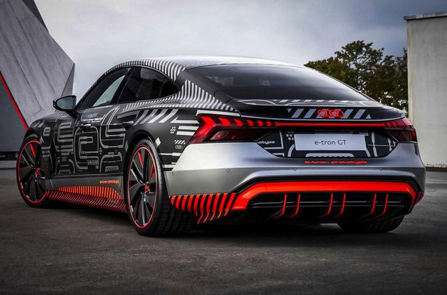 Audi показала, як виглядатиме потужний RS E-Tron GT: круті фото електрокара - фото 433794